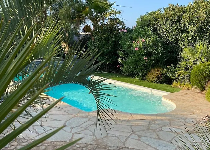 펜션 Avec Piscine Privee A 10 Min Porto-vecchio 르씨